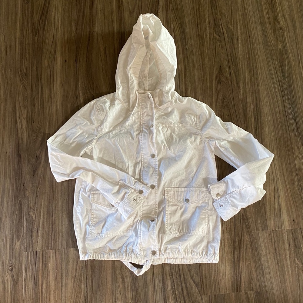 👀 Woman’s zip up jacket
